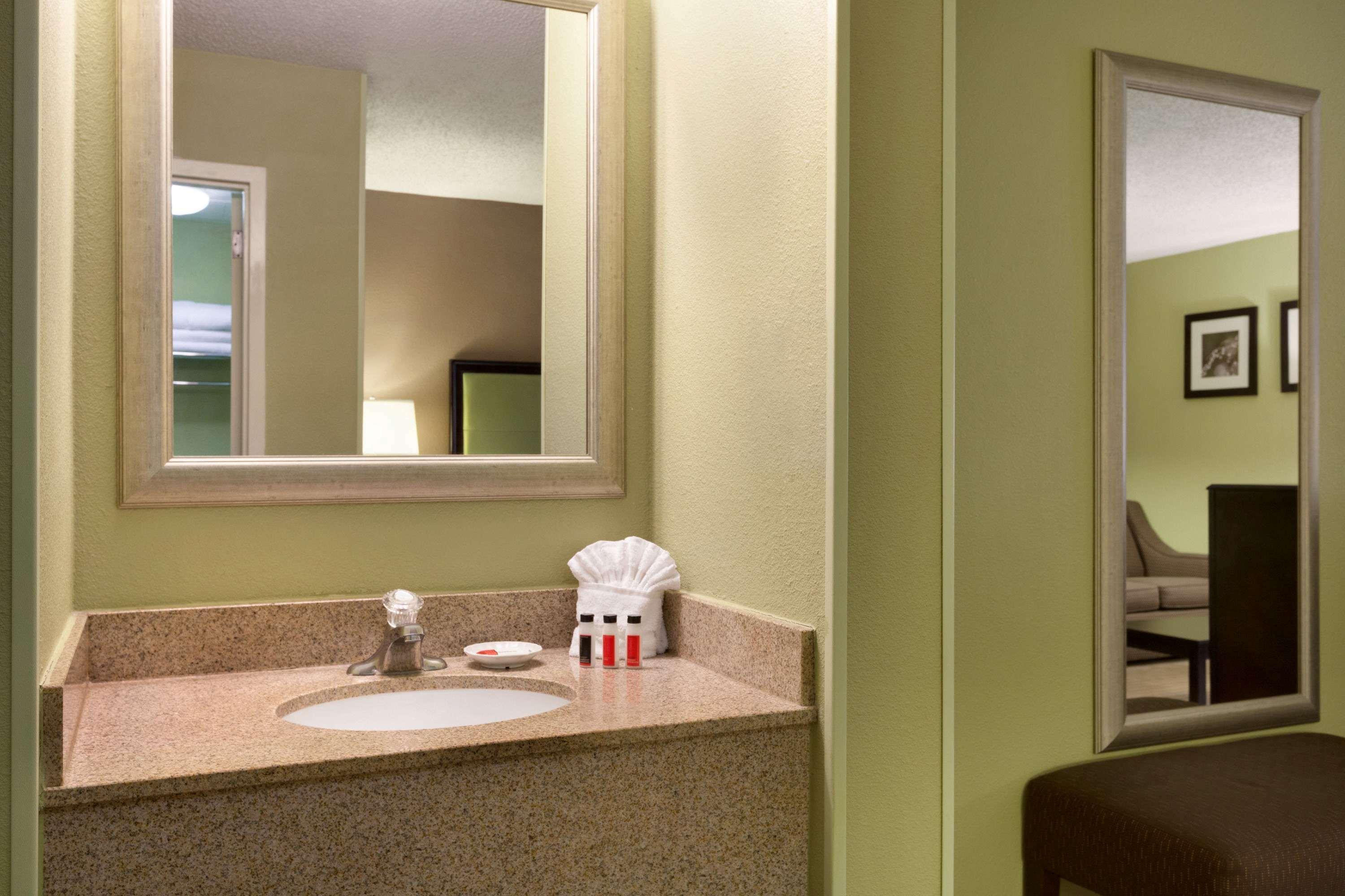 Days Inn By Wyndham Baltimore Inner Harbor Buitenkant foto