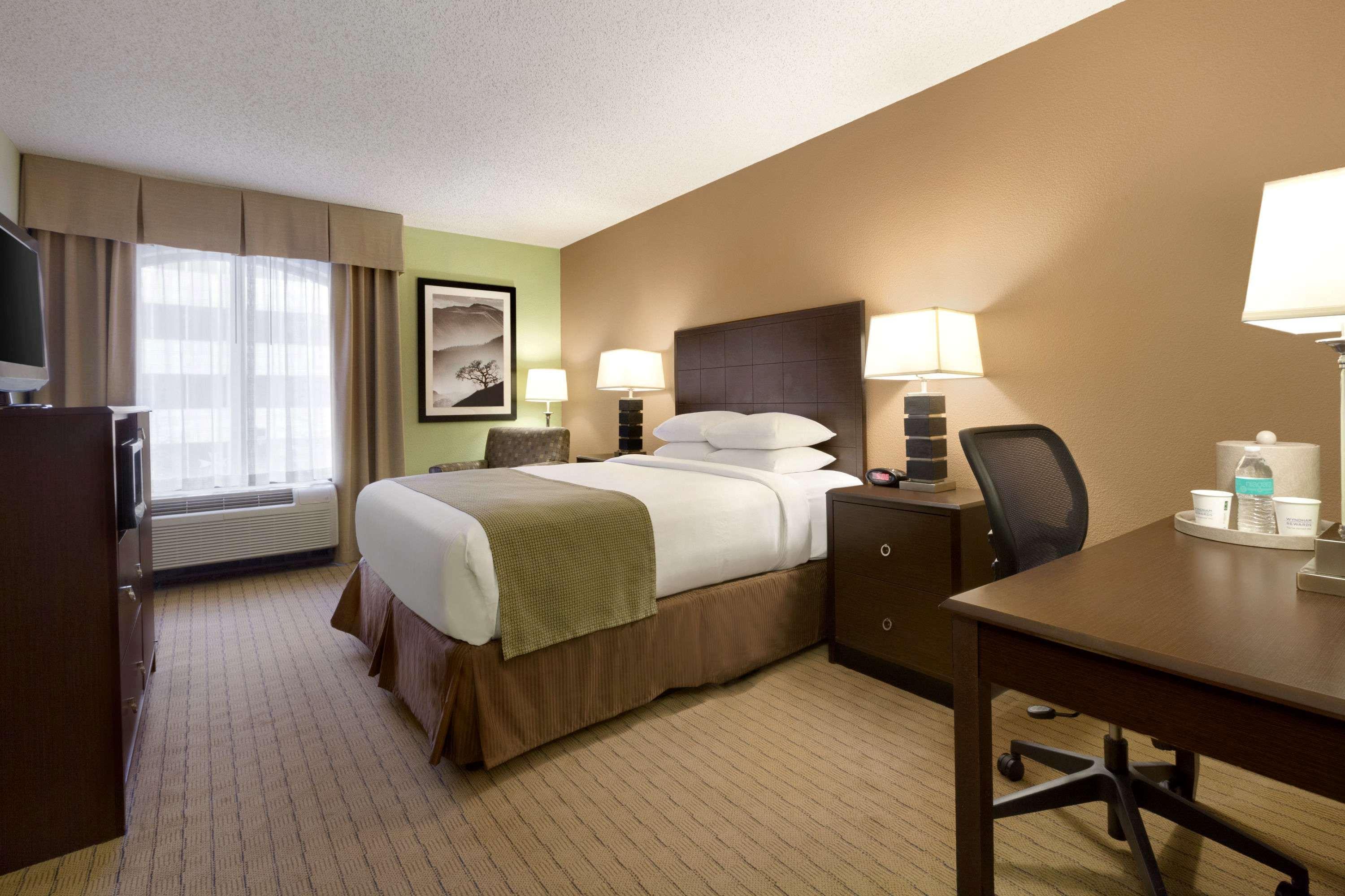 Days Inn By Wyndham Baltimore Inner Harbor Buitenkant foto