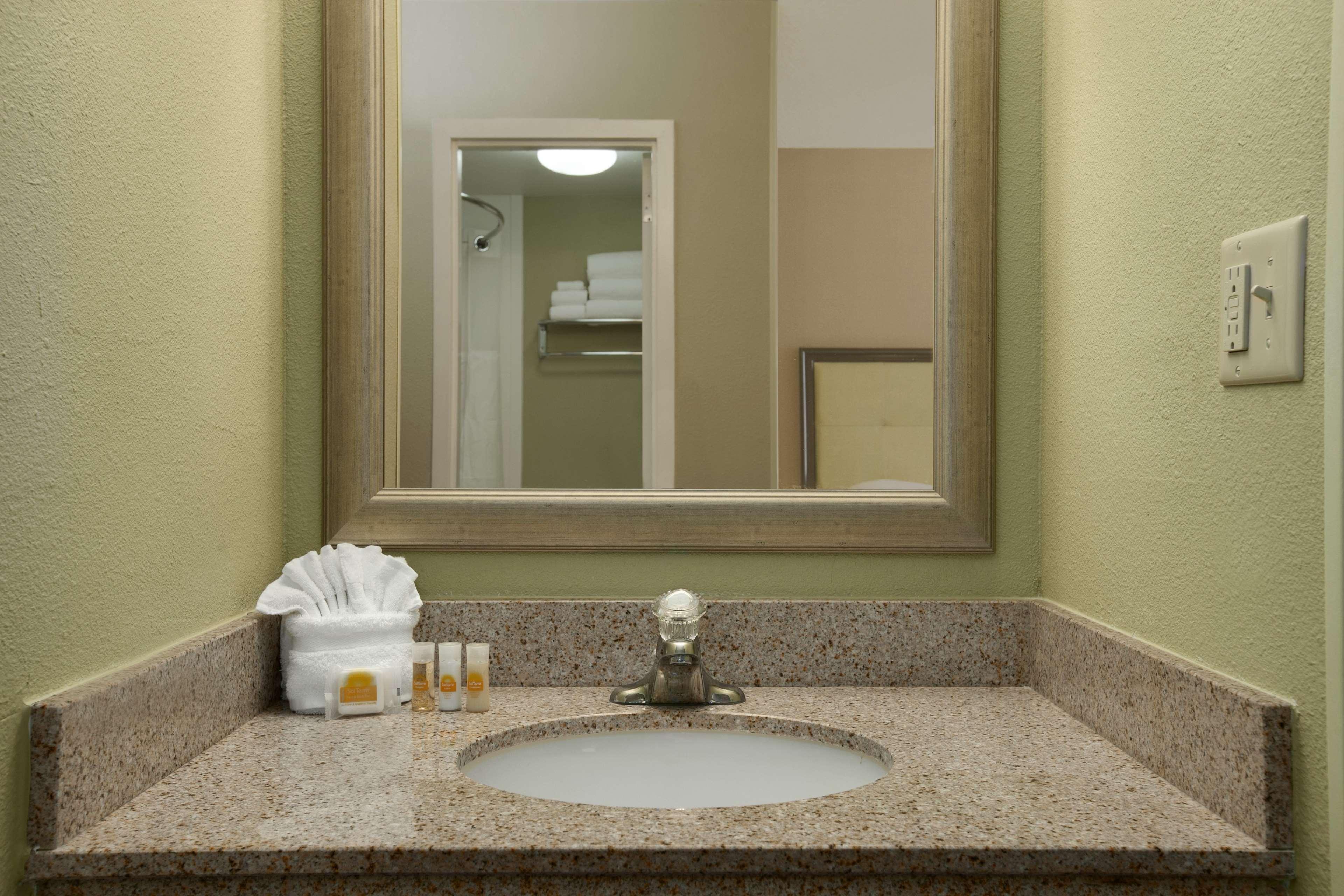 Days Inn By Wyndham Baltimore Inner Harbor Buitenkant foto