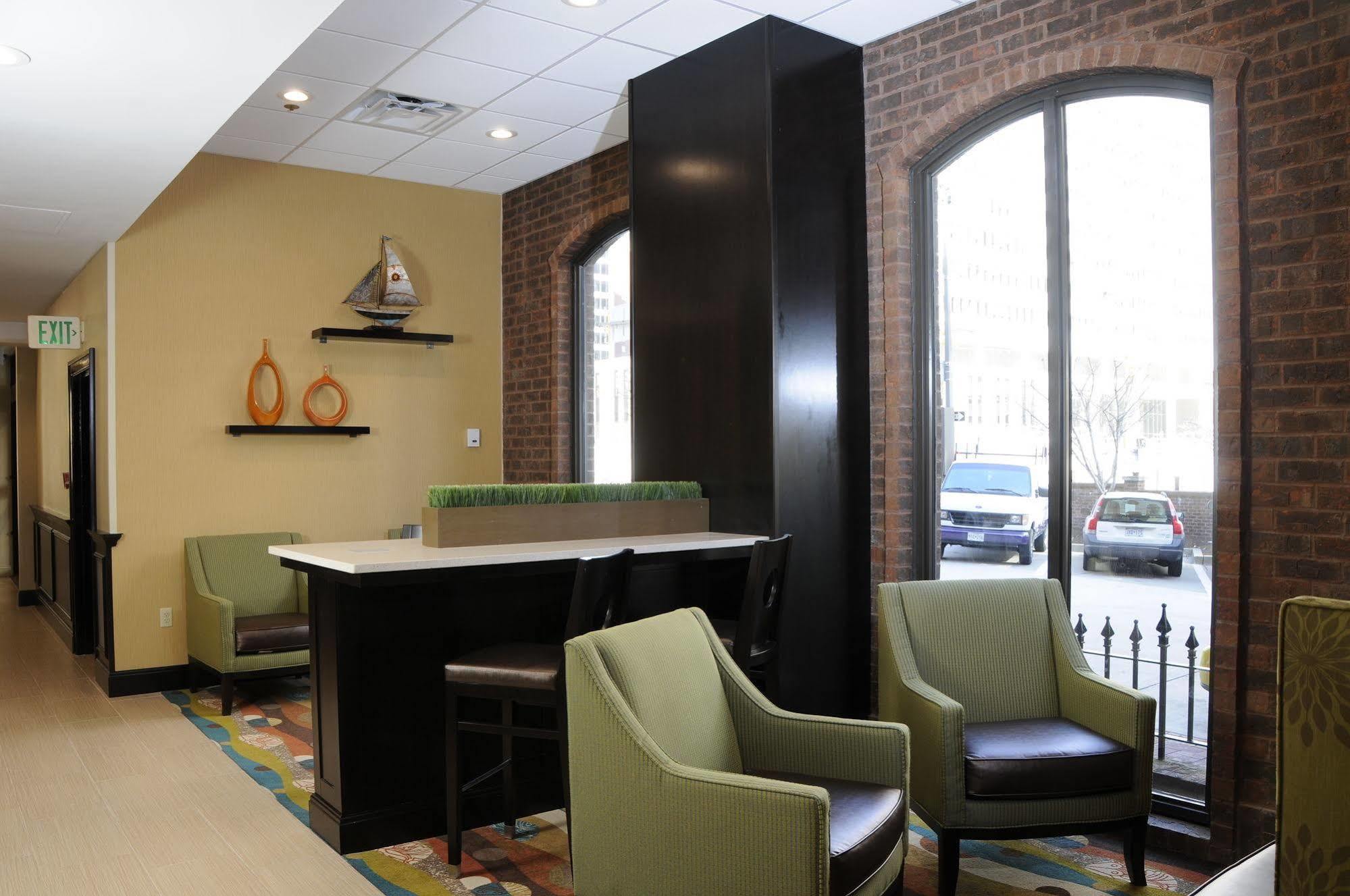 Days Inn By Wyndham Baltimore Inner Harbor Buitenkant foto